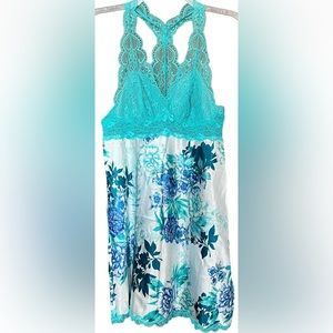 Satin & soft Lace NightgownSize Medium